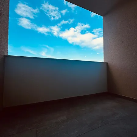 Abyss New Lux Near With Private Garage Apartment *