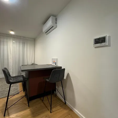 Abyss New Lux Near With Private Garage Apartment