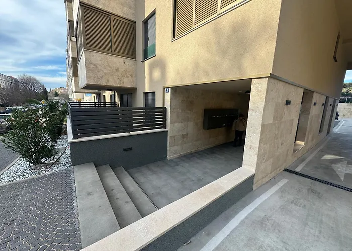 Abyss New Near The With Private Garage *
