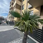 Abyss New Near The With Private Garage Apartman