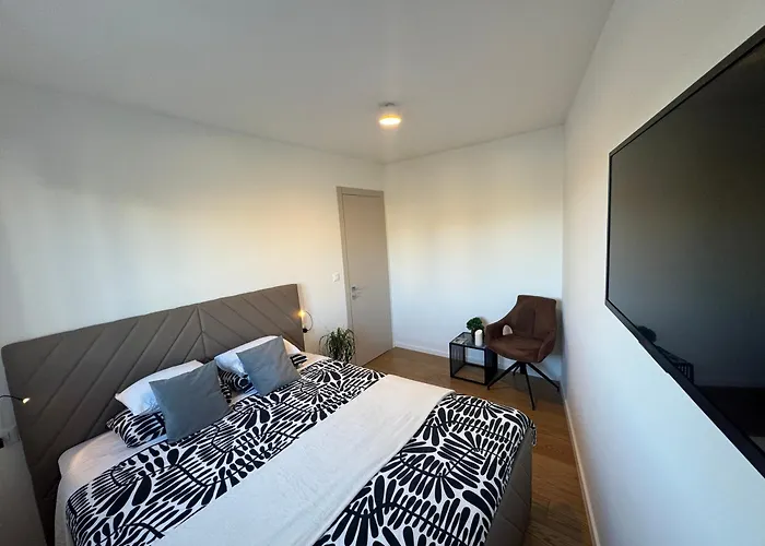 Abyss New Near The With Private Garage شقة سبليت